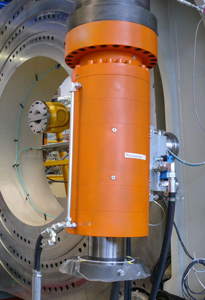 Attuatore servoidraulico radiale arancione