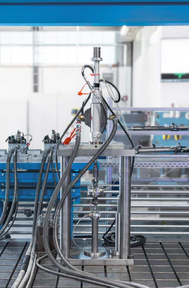 Vista laterale del banco di prova aperto